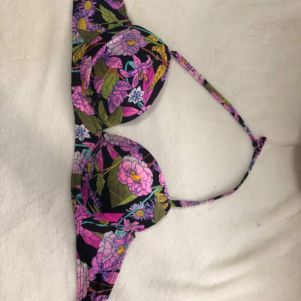 Push-up bikini top